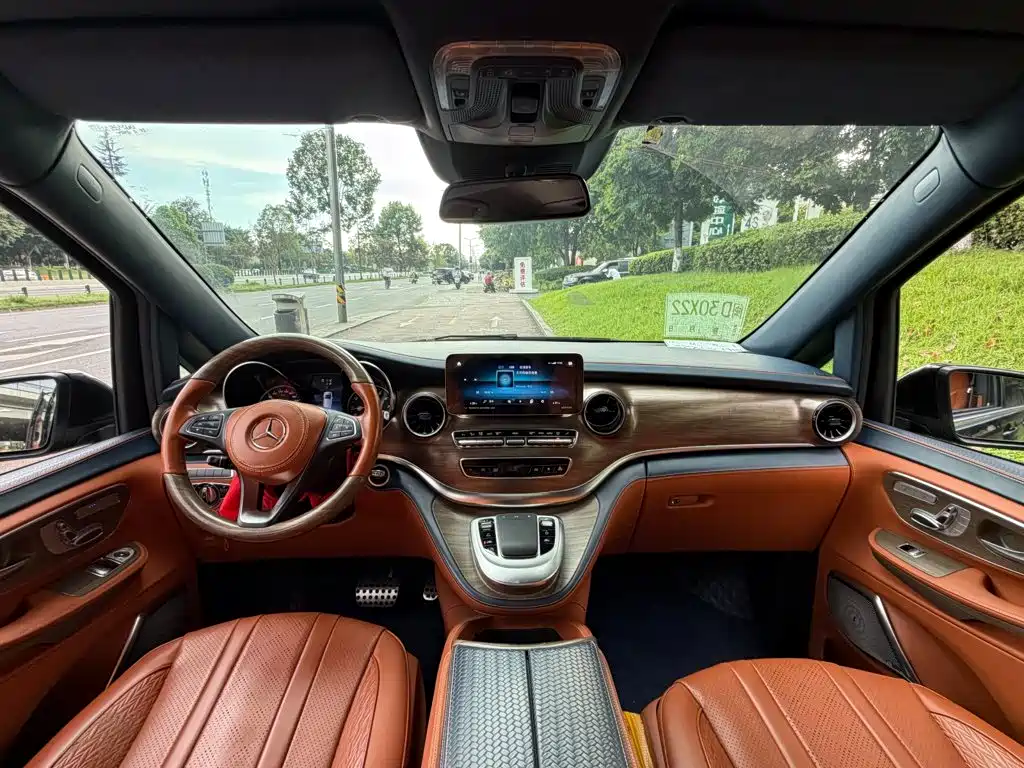 Mercedes-Benz V-Class 2022 — фото 13