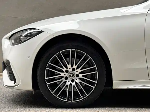 Mercedes-Benz C-Class 2024