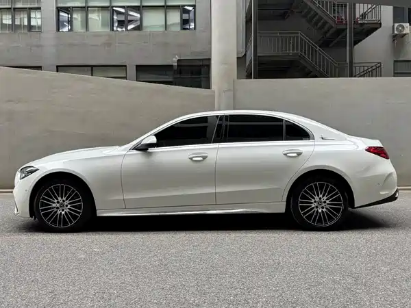 Mercedes-Benz C-Class 2024