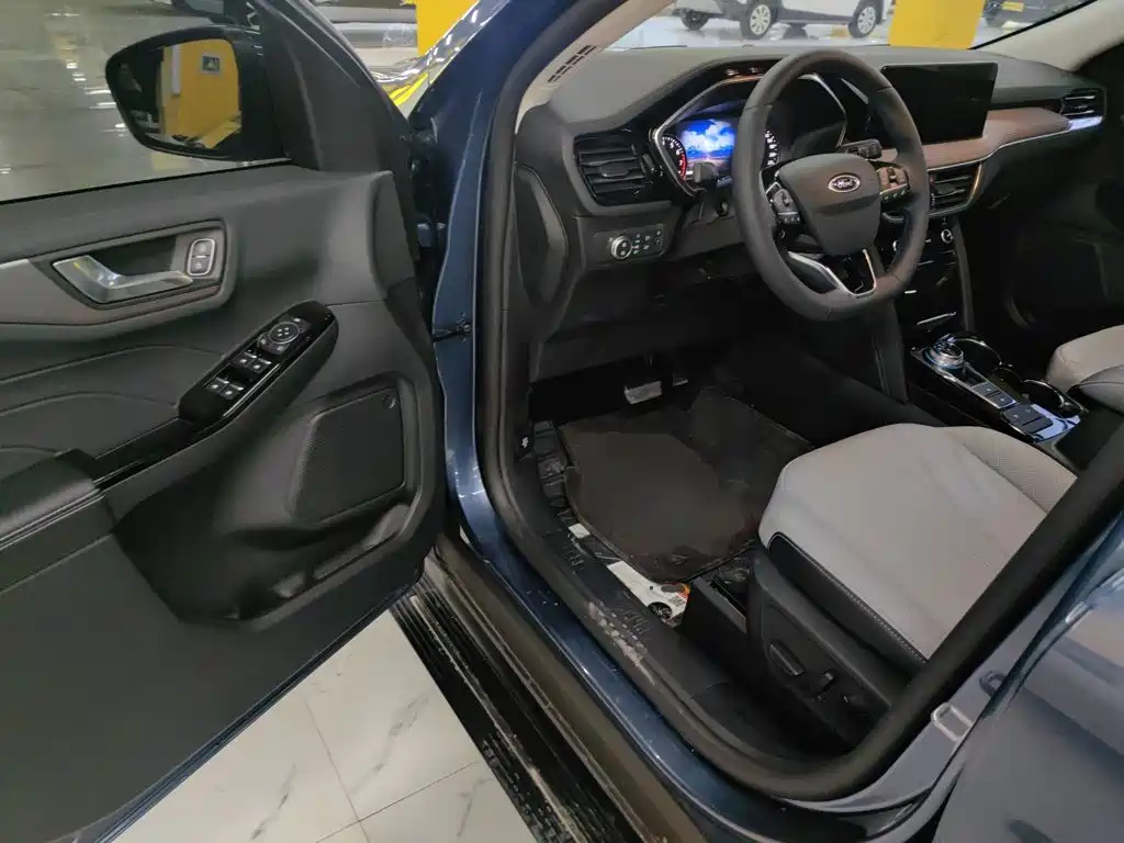 Ford Escape 2023 — фото 12