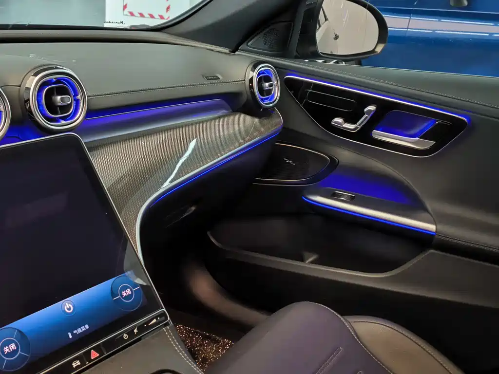 Mercedes-Benz C-Class 2023 — фото 9
