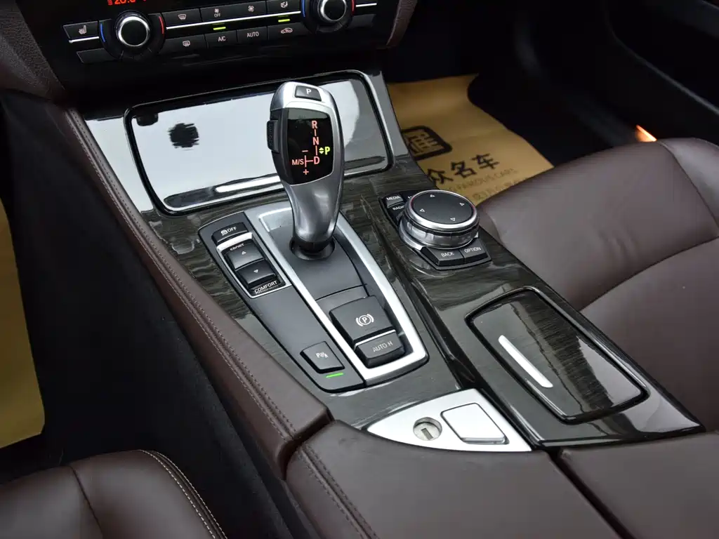 BMW 5 Series 2016 — фото 16
