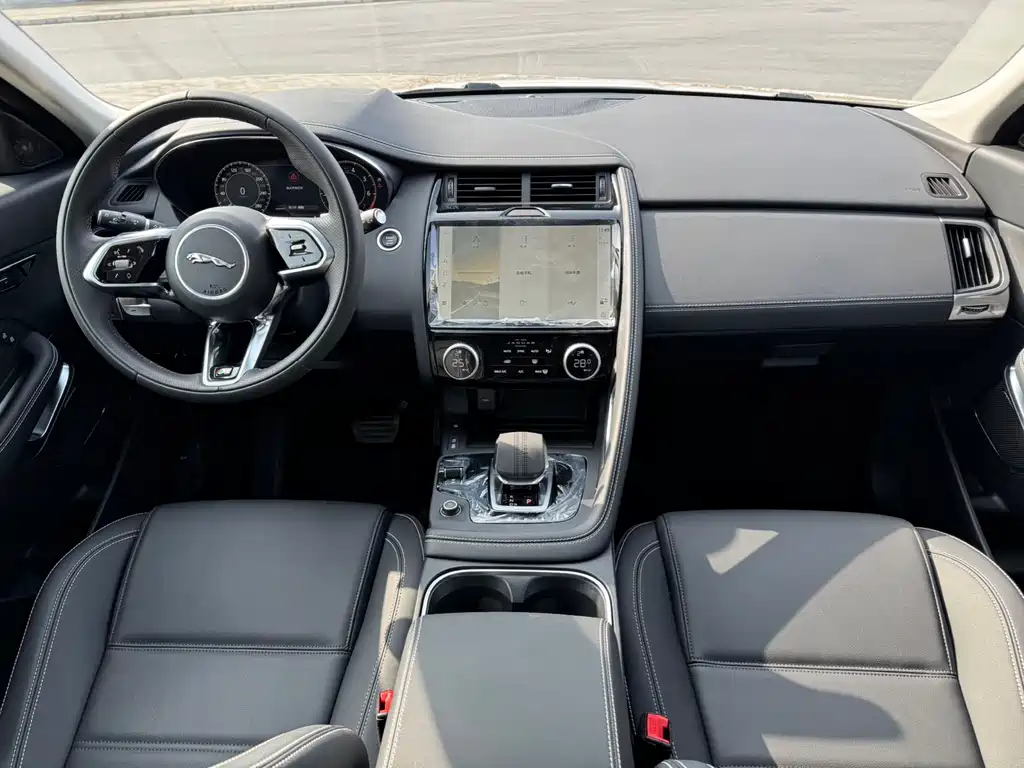 Jaguar E-PACE — фото 7