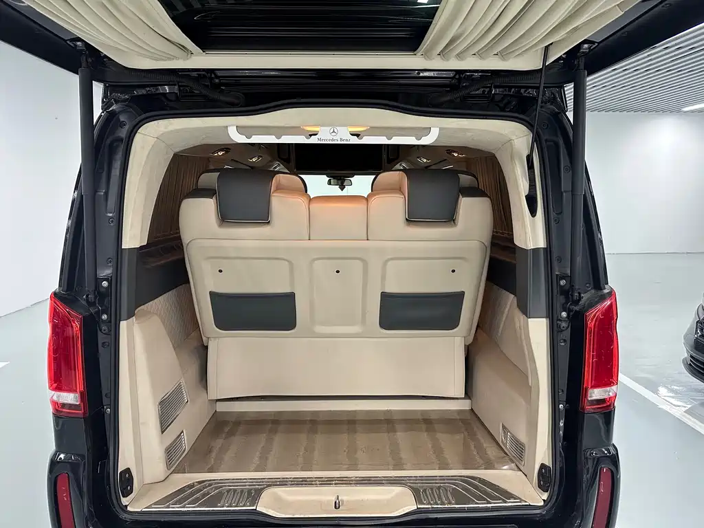 Mercedes-Benz V-Class 2020 — фото 13
