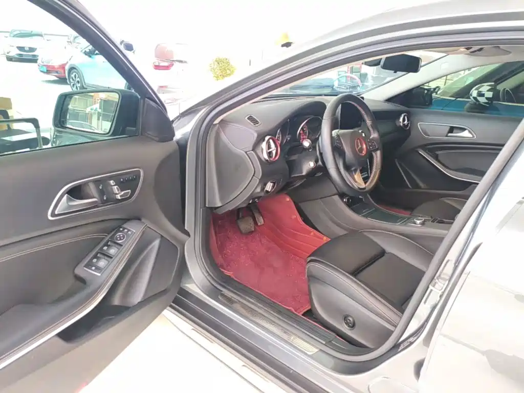 Mercedes-Benz GLA 2018 — фото 16