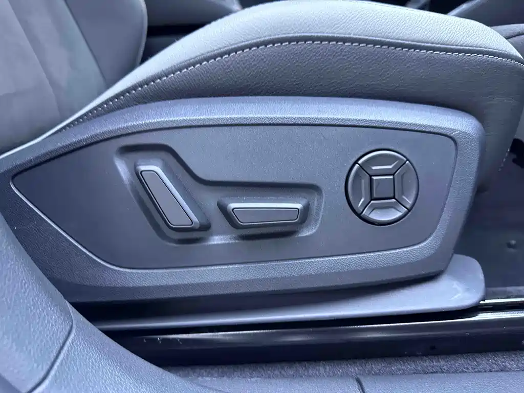 Audi Q3 2023 — фото 12