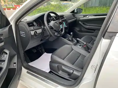 Volkswagen Sagitar 2016