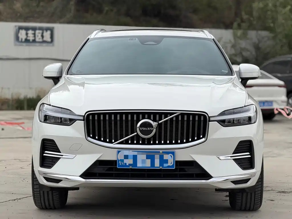 Volvo XC60 2023 — фото 2