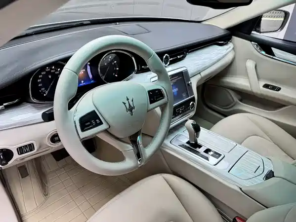 Maserati Quattroporte 2013