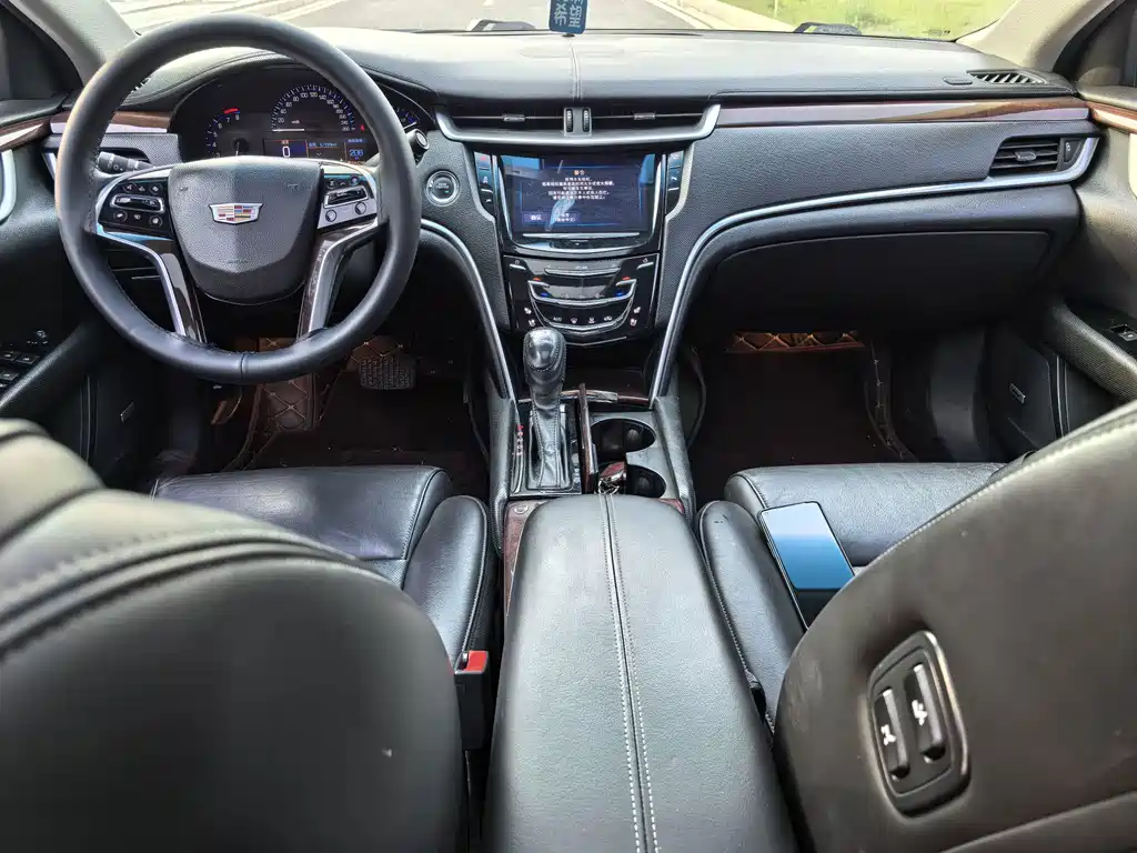 Cadillac XTS 2016 — фото 15