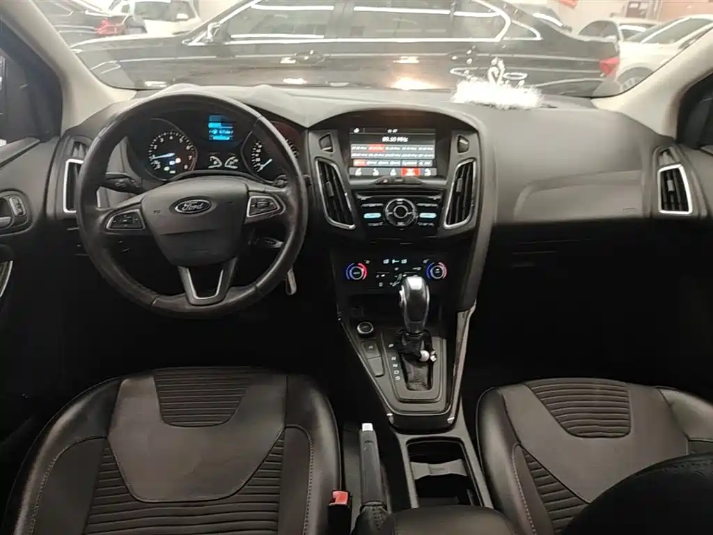 Ford Focus 2017 — фото 10