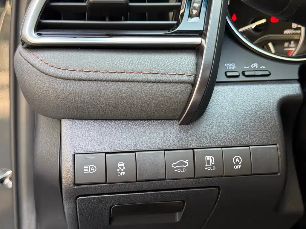 Toyota Camry 2023 — фото 17