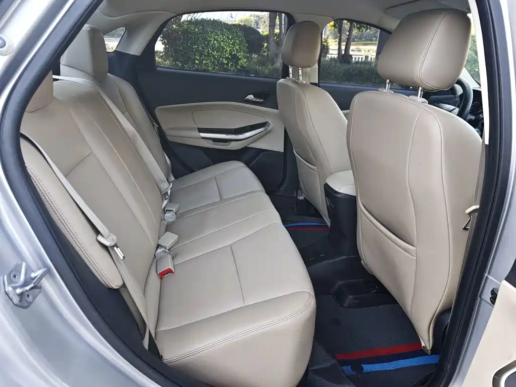 Ford Escort 2015 — фото 10