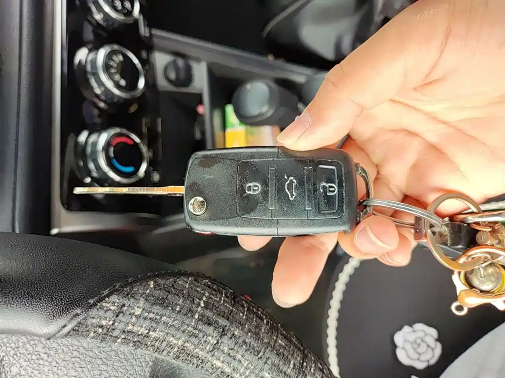 Toyota Yaris L 2020 — фото 12
