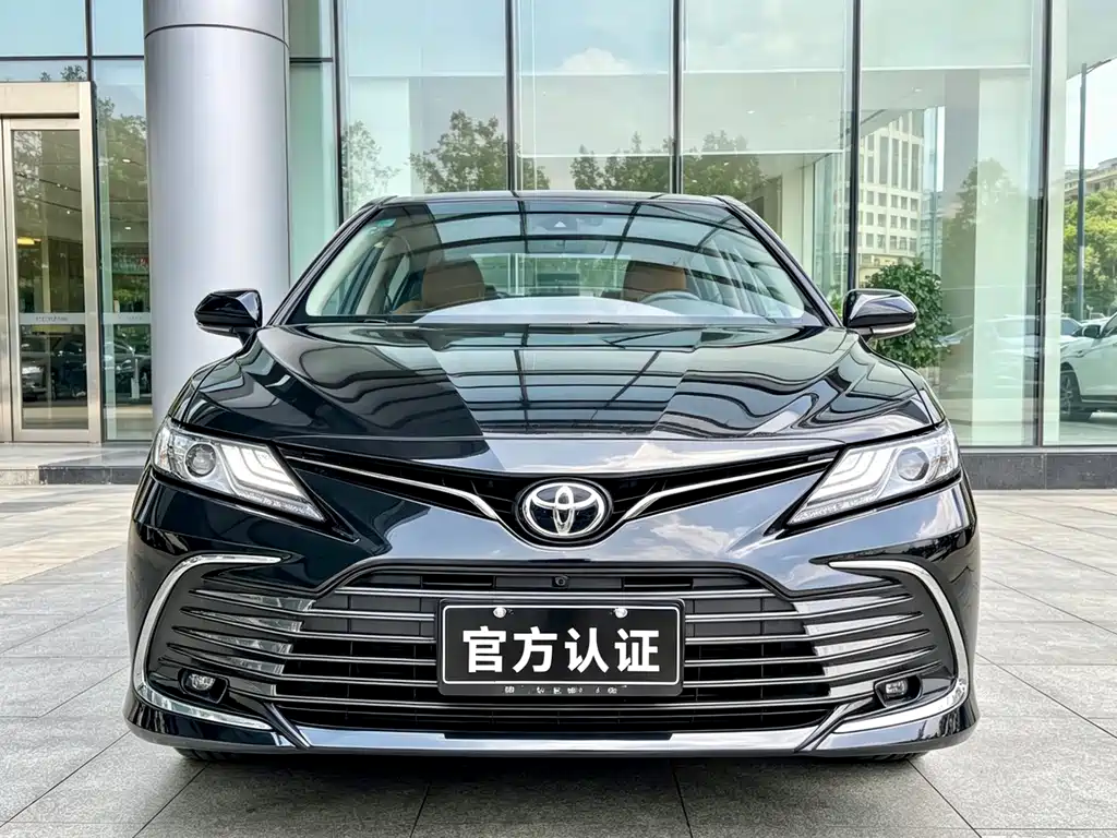 Toyota Camry 2022 — фото 2