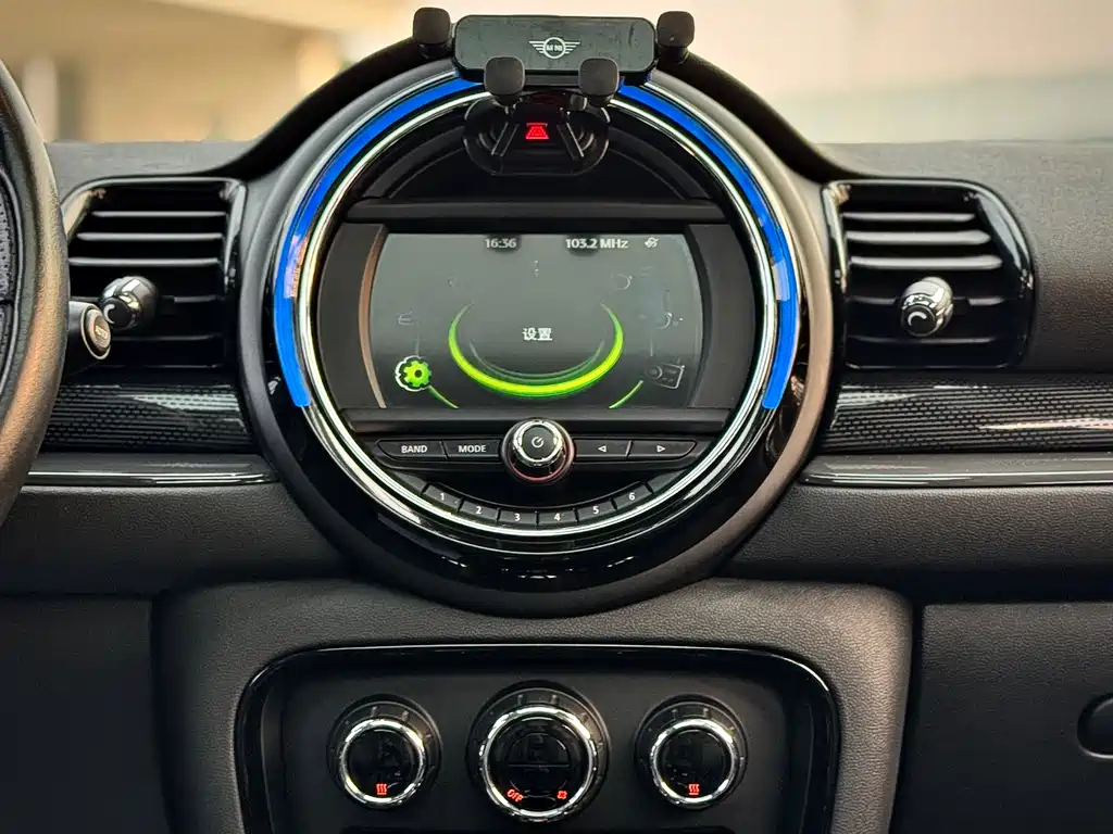 MINI Clubman 2017 — фото 14