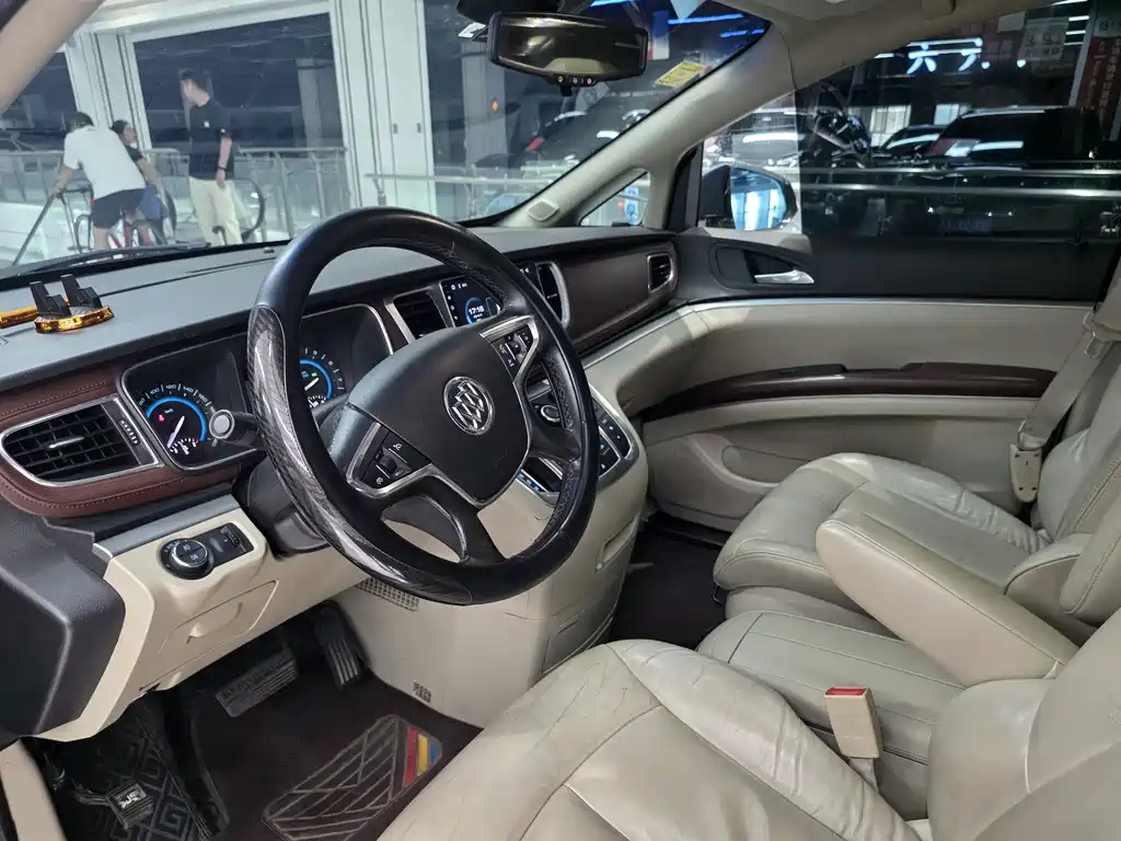 Buick GL8 2015 — фото 4