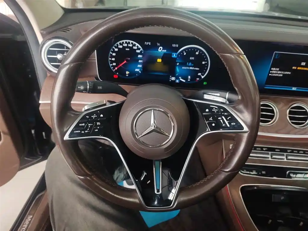 Mercedes-Benz E-Class 2022 — фото 3