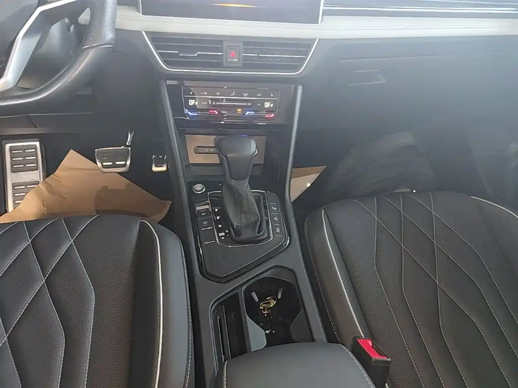 Volkswagen Tiguan L 2023 — фото 14
