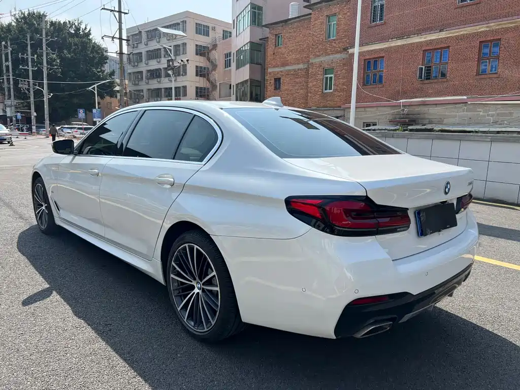 BMW 5 Series 2022 — фото 12