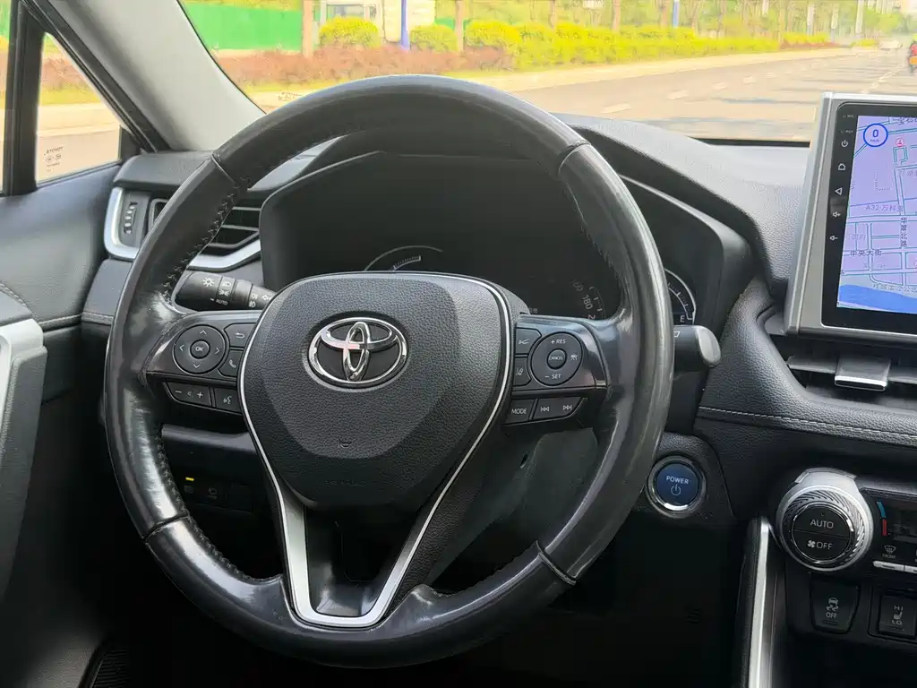 Toyota RAV4 2021 — фото 11