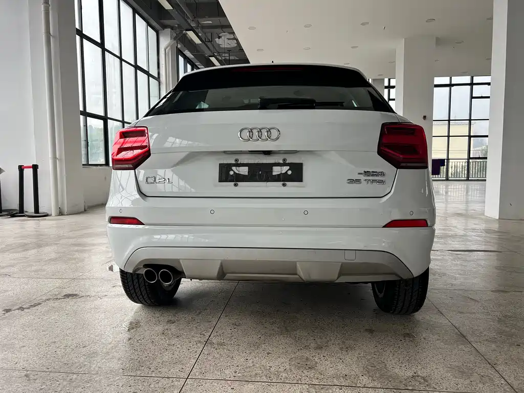 Audi Q2L 2021 — фото 5