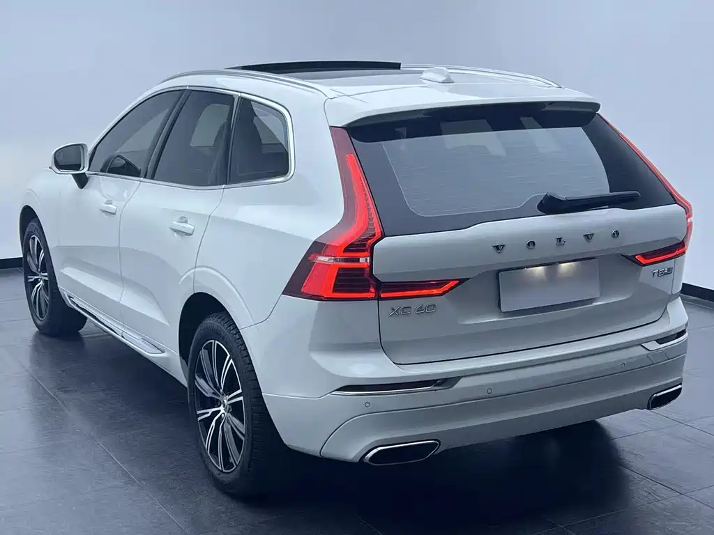 Volvo XC60 2018 — фото 5