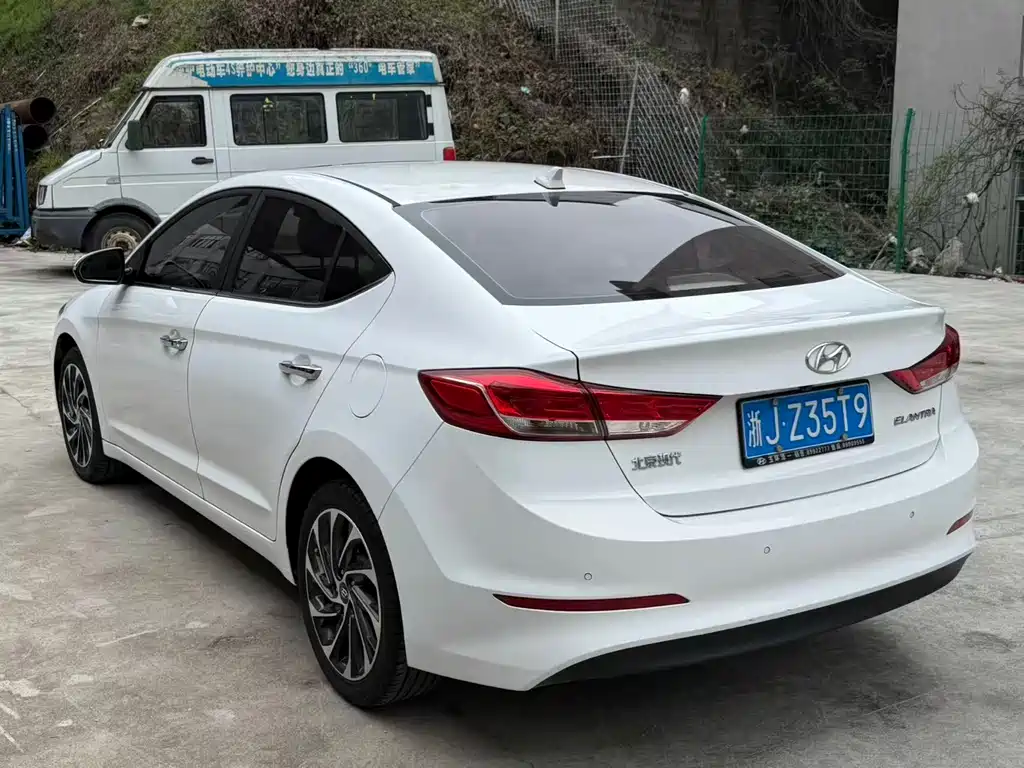 Hyundai Elantra 2020 — фото 10
