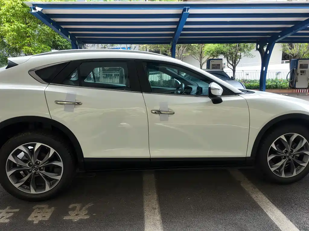 Mazda CX-4 2017 — фото 31