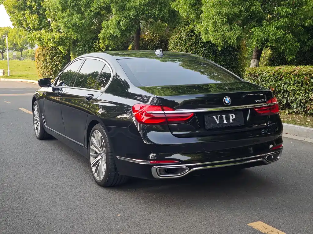 BMW 7 Series 2018 — фото 30