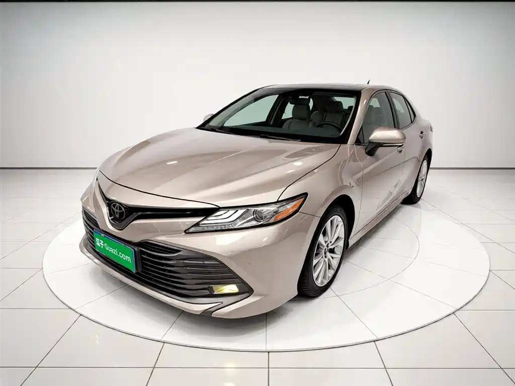 Toyota Camry 2018 — фото 1