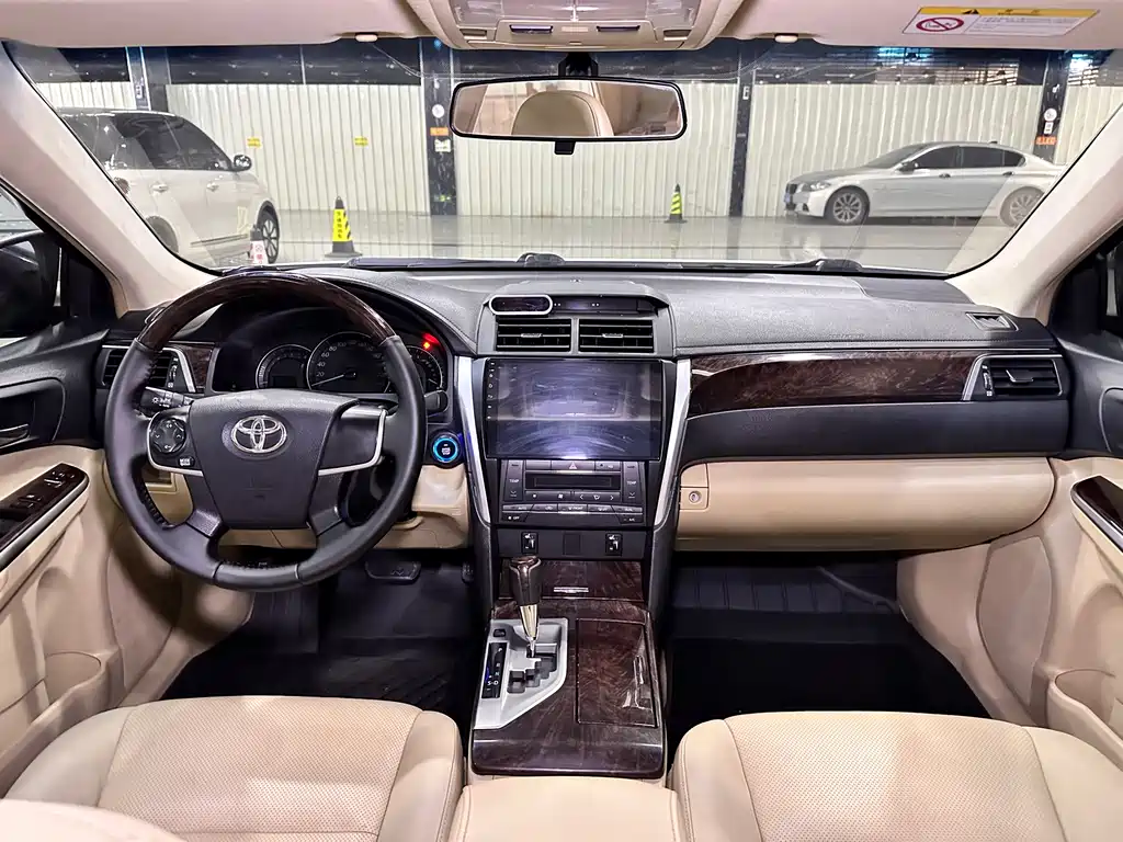 Toyota Camry 2015 — фото 7