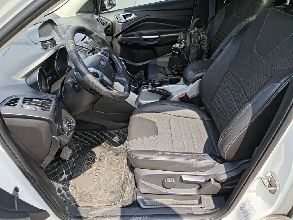 Ford Kuga 2015 — фото 15