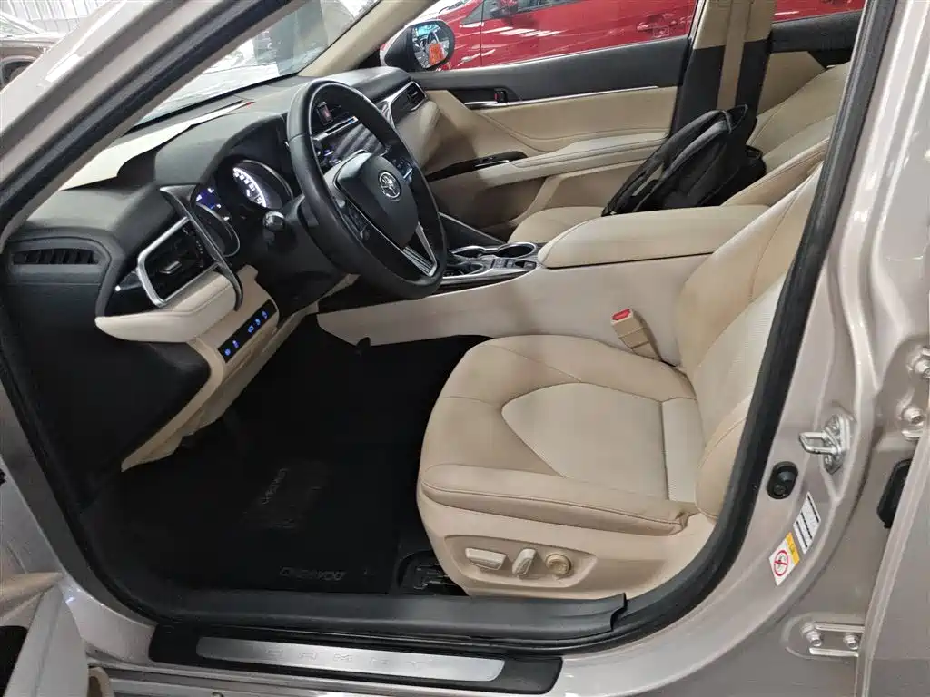 Toyota Camry 2018 — фото 15
