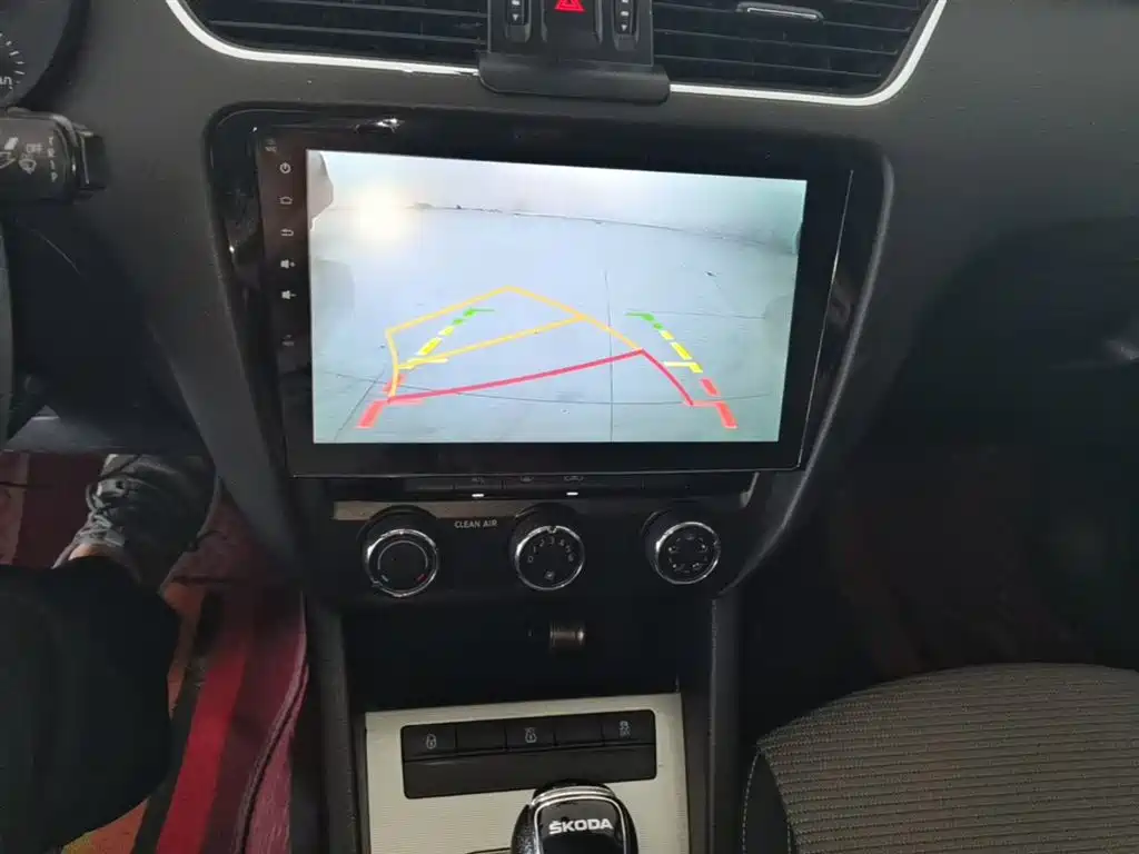 Skoda Octavia 2016 — фото 13