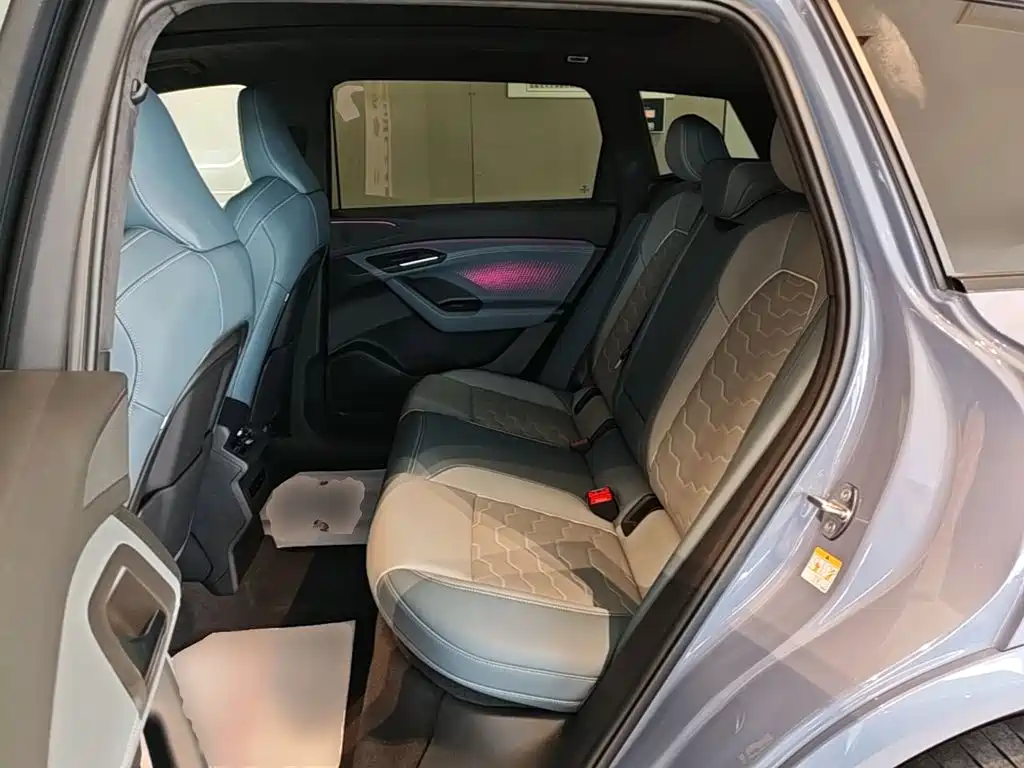 Audi Q6L e-tron 2025 — фото 17