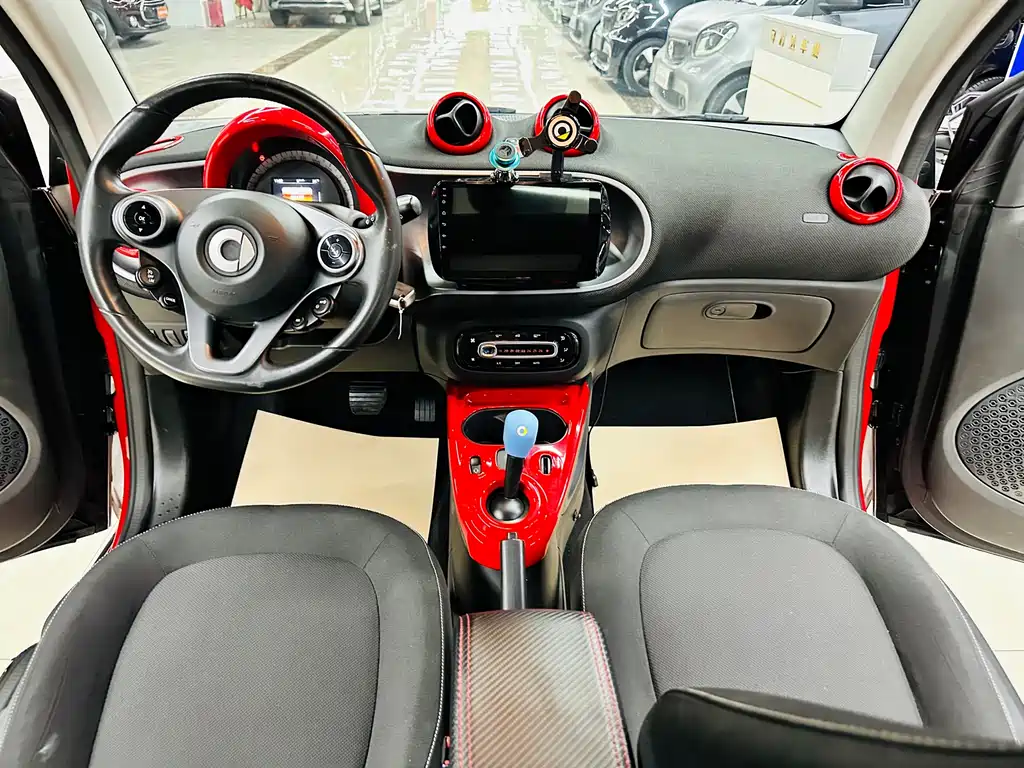smart Fortwo 2017 — фото 25