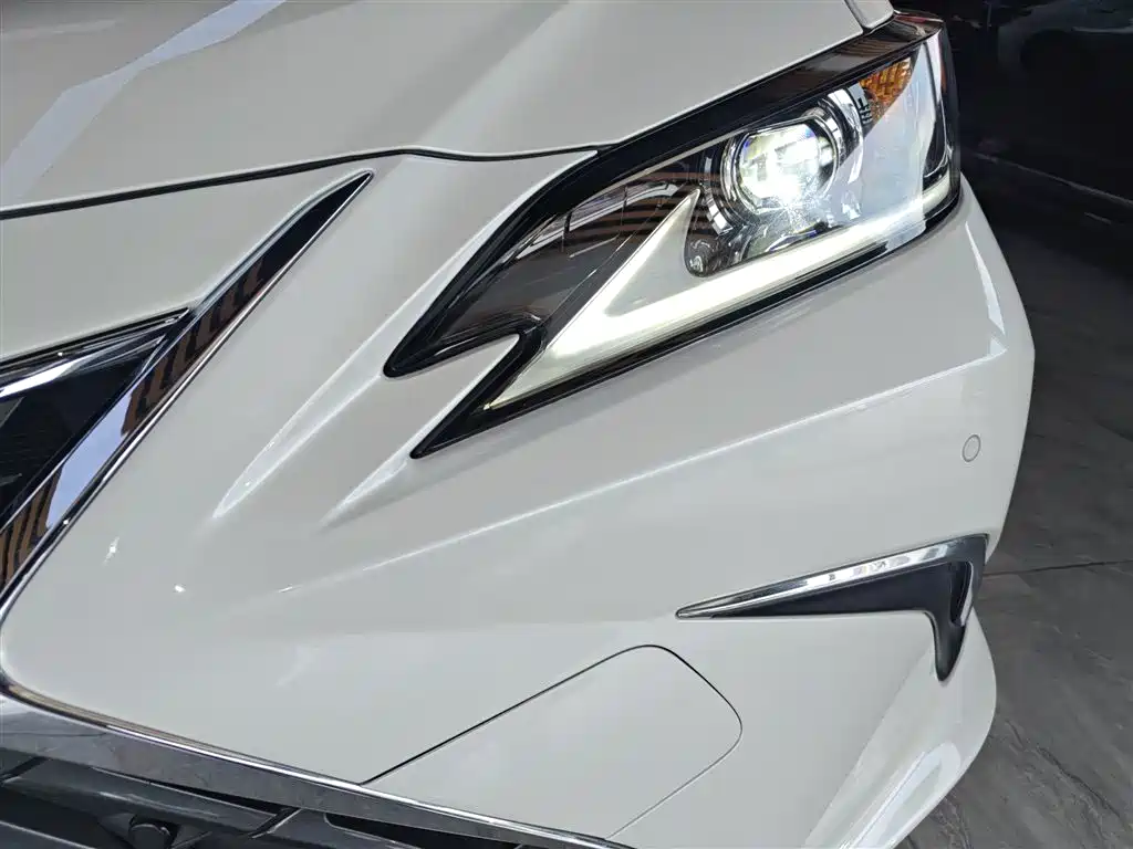 Lexus ES 2023 — фото 18