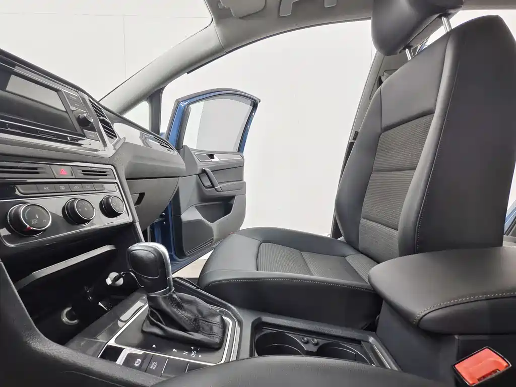 Volkswagen Golf Sportsvan 2018 — фото 12