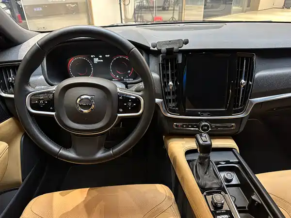 Volvo V90 2019