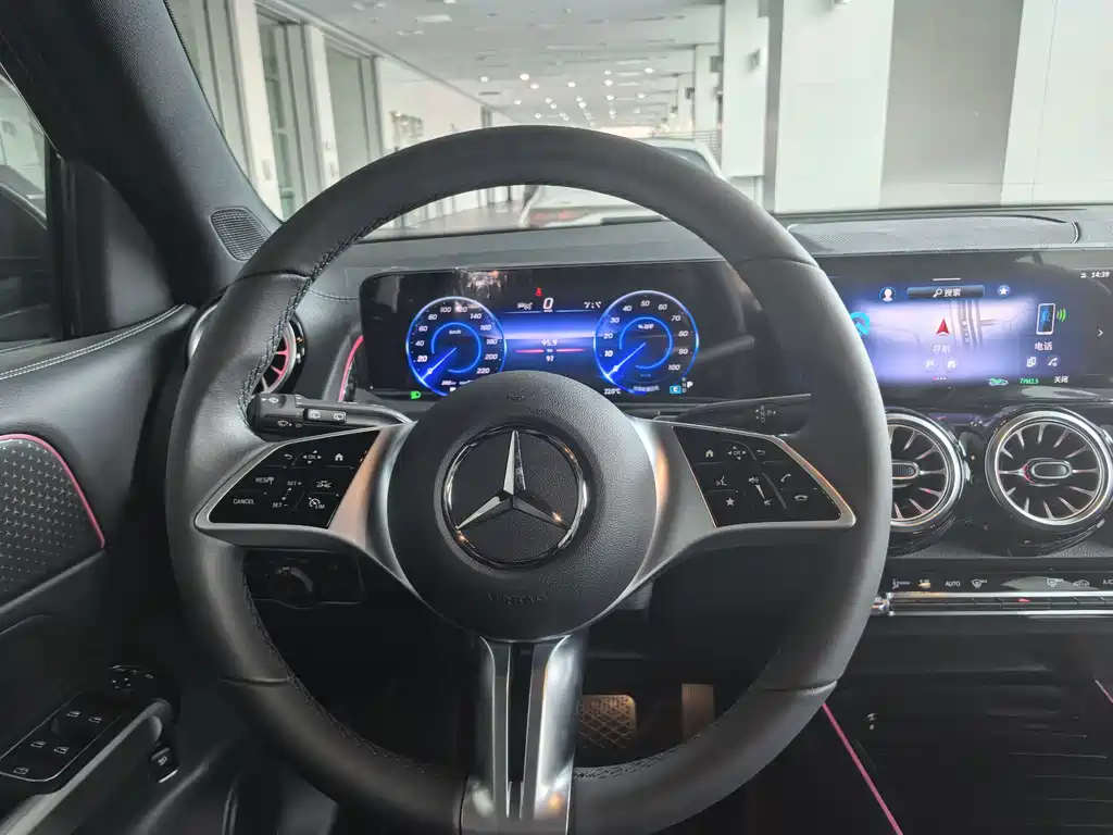 Mercedes-Benz EQB 2025 — фото 10