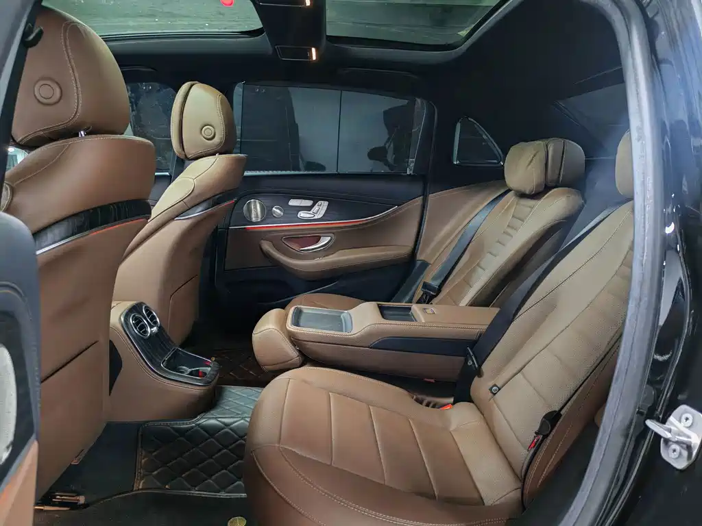 Mercedes-Benz E-Class 2022 — фото 3