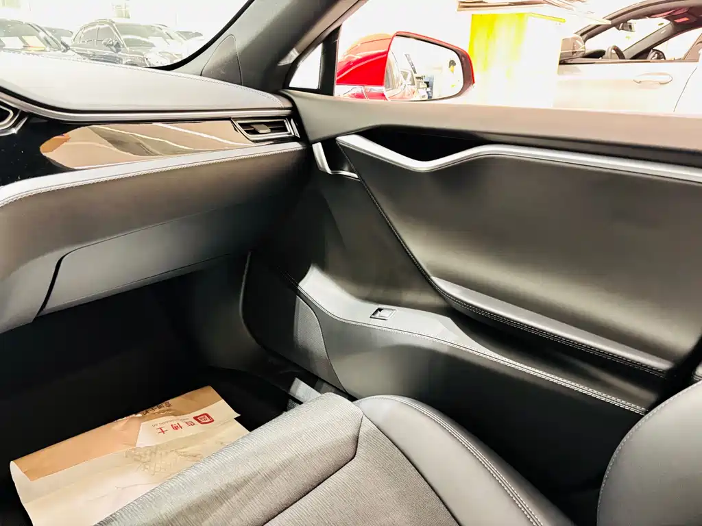 Tesla Model S 2017 — фото 9
