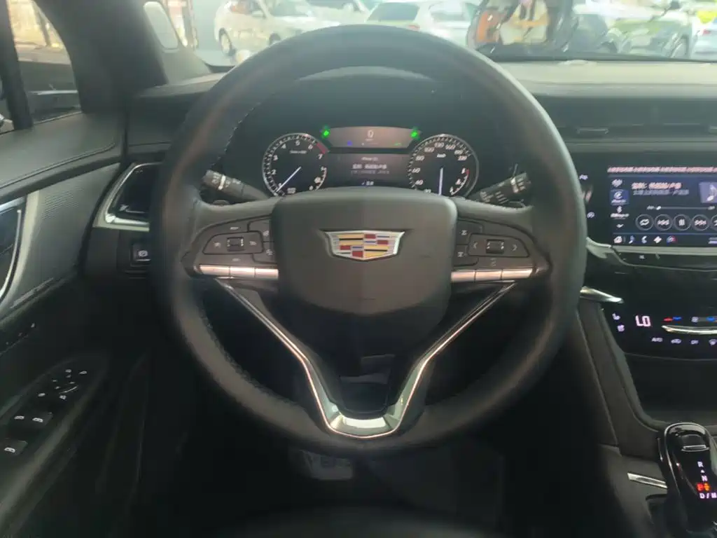 Cadillac XT6 2022 — фото 11