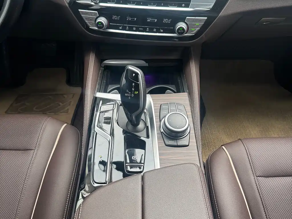 BMW 5 Series 2022 — фото 13