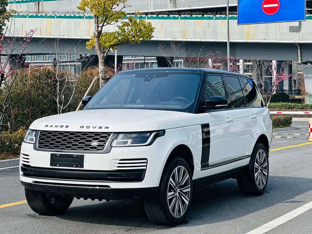 Land Rover Range Rover 2023 — фото 1