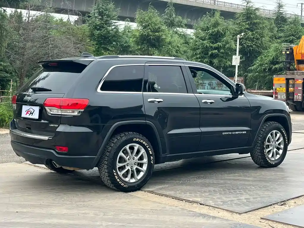Jeep Grand Cherokee 2013 — фото 9