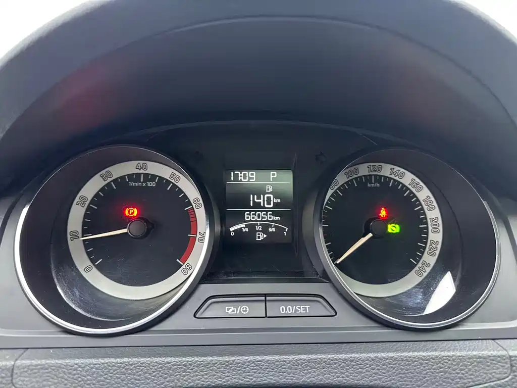 Skoda Rapid Spaceback 2018 — фото 9