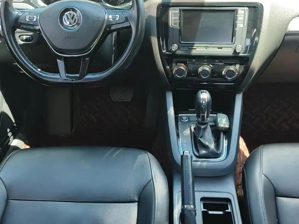 Volkswagen Sagitar 2017