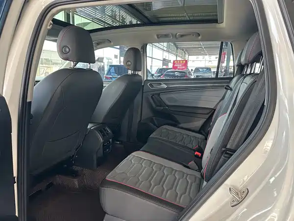Volkswagen Tiguan L Plug-In Hybrid 2022